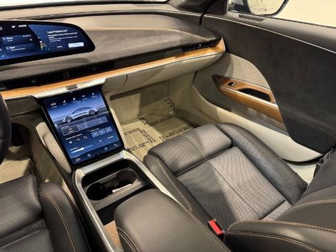 Used 2022 Lucid Air Grand Touring image 11