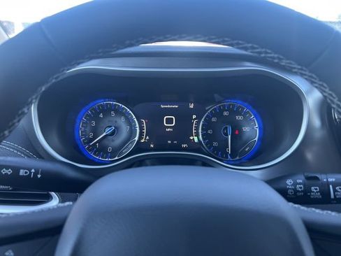 New 2026 Chrysler Pacifica Select image 18