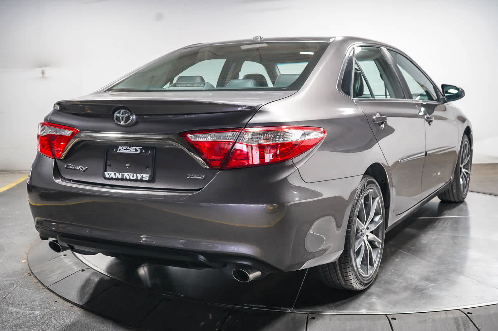 Used 2015 Toyota Camry XSE FWD image 4