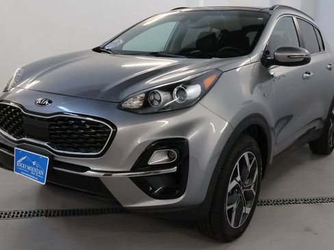 Used 2022 Kia Sportage EX w/ EX Technology Package AWD/4WD image 3