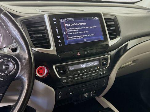Used 2017 Honda Pilot Elite image 18