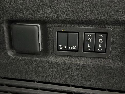 New 2026 Chevrolet Suburban Premier w/ Sun And Tow Package AWD/4WD image 8