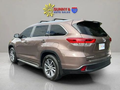 Used 2017 Toyota Highlander XLE w/ Carpet Mat Package AWD/4WD image 6