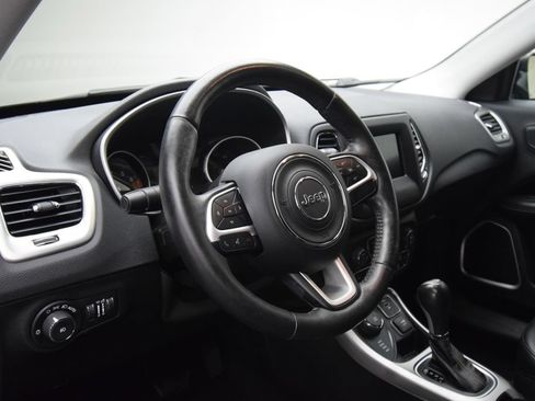 Used 2019 Jeep Compass Latitude w/ Cold Weather Group AWD/4WD image 16