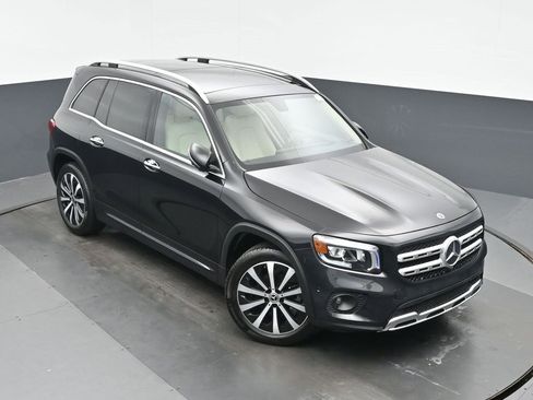 Used 2020 Mercedes-Benz GLB 250 4MATIC w/ Premium Package image 33