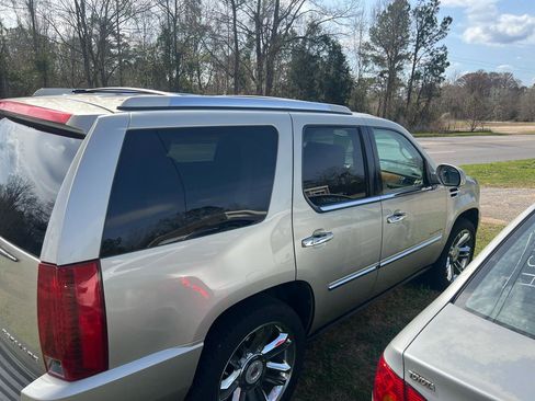 Used 2014 Cadillac Escalade Platinum AWD/4WD image 5