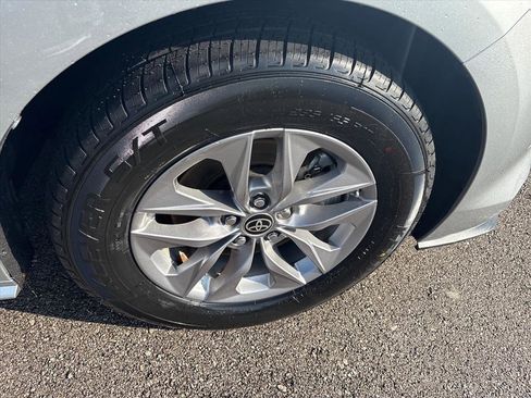 Used 2023 Toyota Sienna XLE image 1