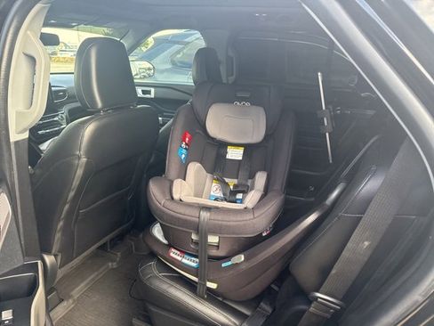 Used 2021 Ford Explorer Limited w/ Equipment Group 301A image 7