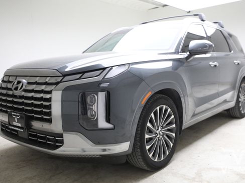 Used 2023 Hyundai Palisade Calligraphy FWD image 1