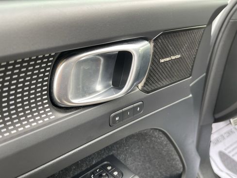 Used 2019 Volvo XC40 T5 R-Design image 22