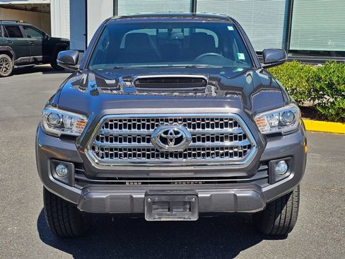 Used 2016 Toyota Tacoma TRD Sport w/ Towing Package AWD/4WD image 2