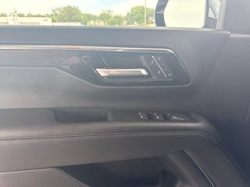 Used 2025 Chevrolet Suburban Premier AWD/4WD image 12