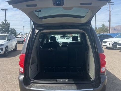 Used 2018 Dodge Grand Caravan SE w/ UConnect Hands-Free Group FWD image 28