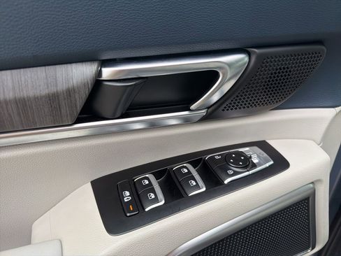 Used 2024 Kia Telluride EX w/ EX Captain's Chair Package image 14