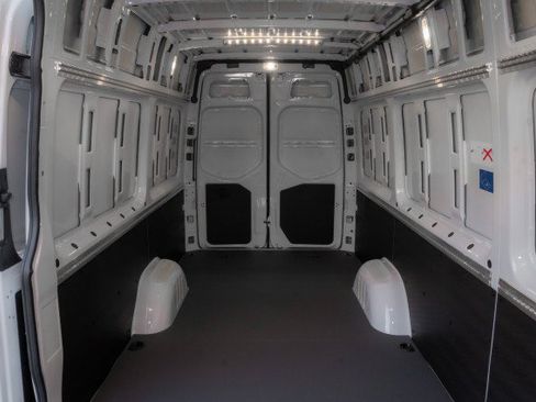 Used 2025 Mercedes-Benz Sprinter 2500 image 14