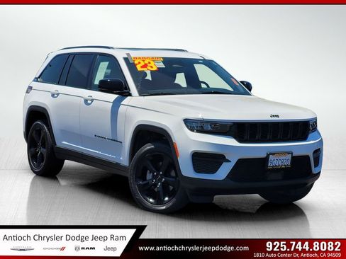 Certified 2023 Jeep Grand Cherokee Altitude AWD/4WD image 1