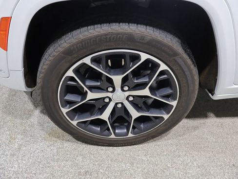 Used 2022 Jeep Grand Cherokee Summit AWD/4WD image 10