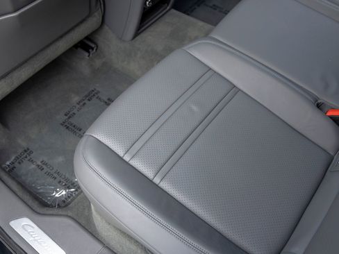 Certified 2022 Porsche Cayenne AWD/4WD image 42
