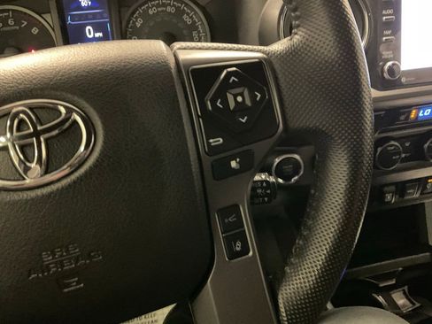 Used 2022 Toyota Tacoma TRD Off-Road AWD/4WD image 18