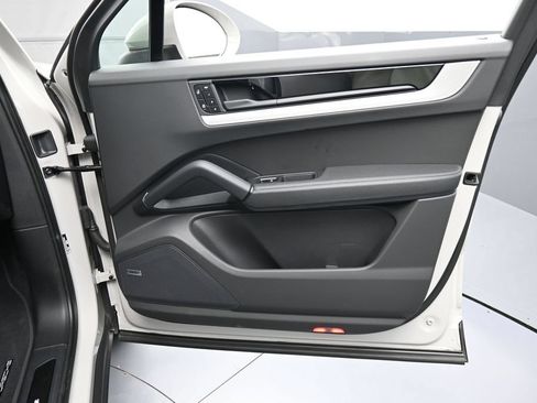 Certified 2026 Porsche Cayenne E-Hybrid AWD/4WD image 29