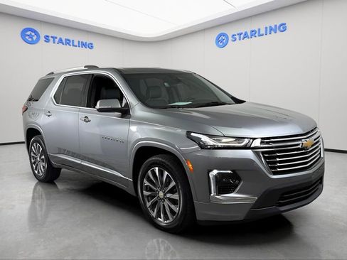 Used 2023 Chevrolet Traverse Premier FWD image 13
