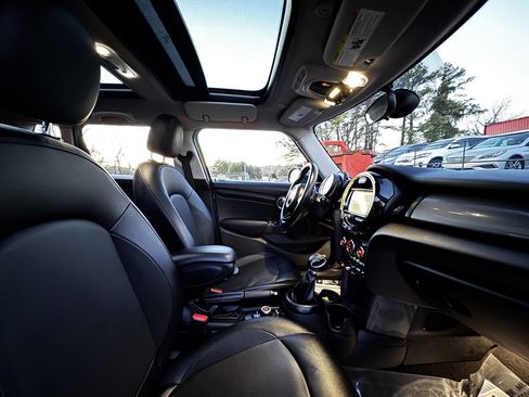 Used 2017 MINI Cooper 4-Door Hardtop image 14