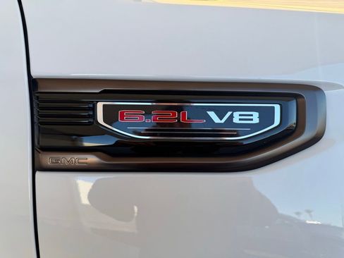 Used 2024 GMC Sierra 1500 AT4X image 9