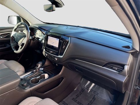Used 2021 Chevrolet Traverse RS image 32