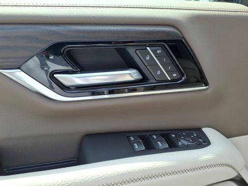 New 2026 GMC Yukon Denali w/ Sun & Power Step Package RWD image 9