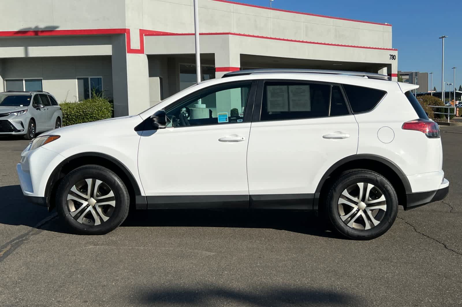 Used 2016 Toyota RAV4 LE AWD/4WD image 9