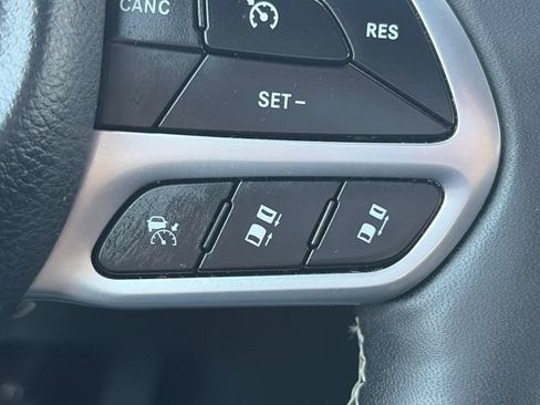Used 2025 Chrysler Pacifica Select FWD image 47