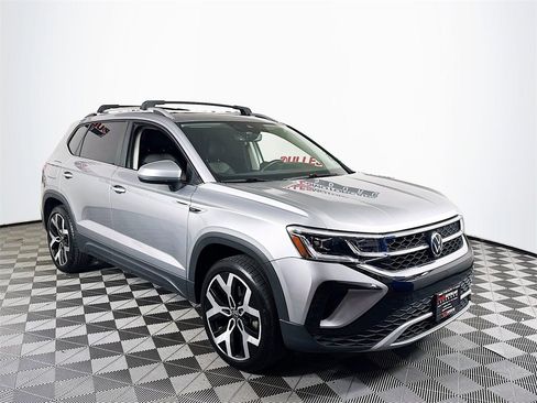 Used 2022 Volkswagen Taos SEL image 1