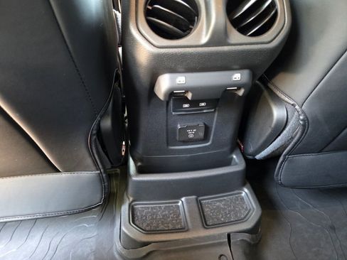 Used 2024 Jeep Wrangler Unlimited Rubicon w/ Technology Group AWD/4WD image 15
