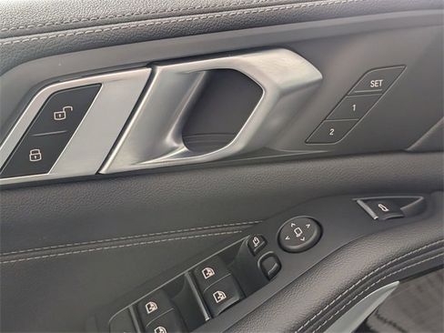 Used 2021 BMW X5 xDrive40i w/ M Sport Package image 11