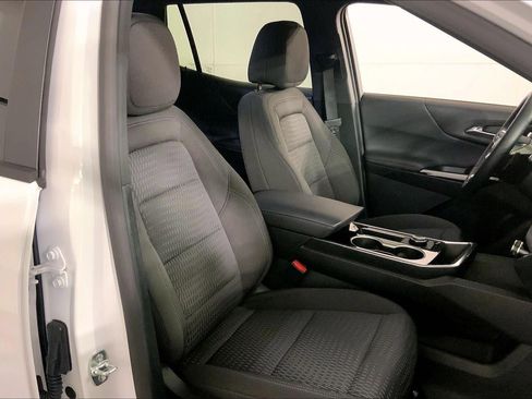 Used 2026 Chevrolet Equinox LT FWD image 8