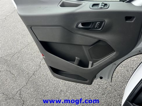 Used 2025 Ford Transit 250 148 Medium Roof image 17