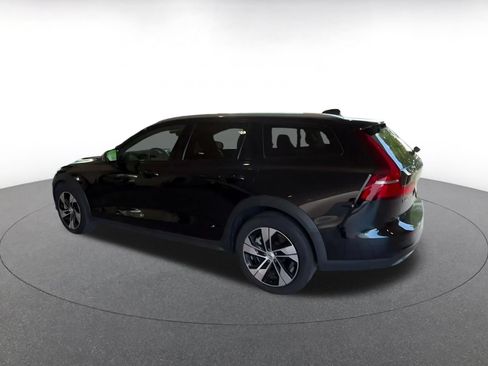 Used 2025 Volvo V60 B5 Cross Country Plus AWD/4WD image 8