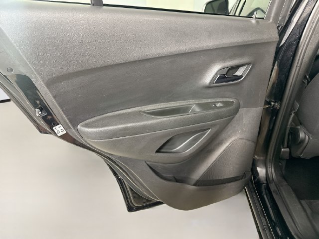 Used 2020 Chevrolet Trax LT FWD image 24