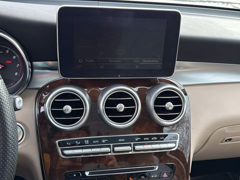 Used 2017 Mercedes-Benz GLC 300 4MATIC image 19