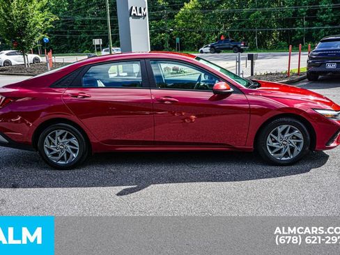 Used 2024 Hyundai Elantra SEL FWD image 8