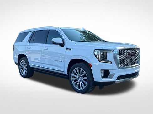 Used 2024 GMC Yukon Denali w/ Advanced Technology Package AWD/4WD image 9