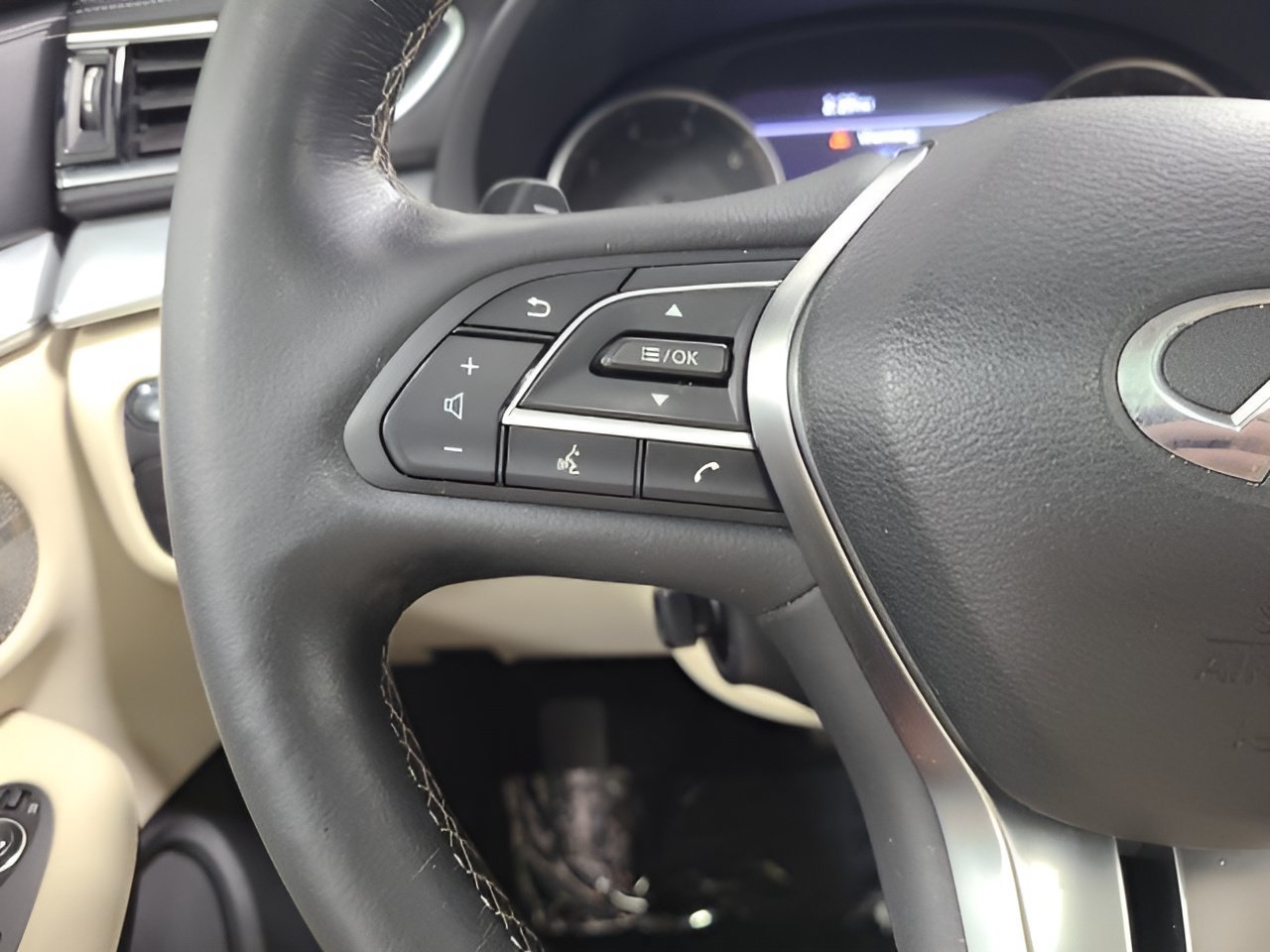 Used 2019 INFINITI QX50 Essential w/ Proactive Package AWD/4WD image 27