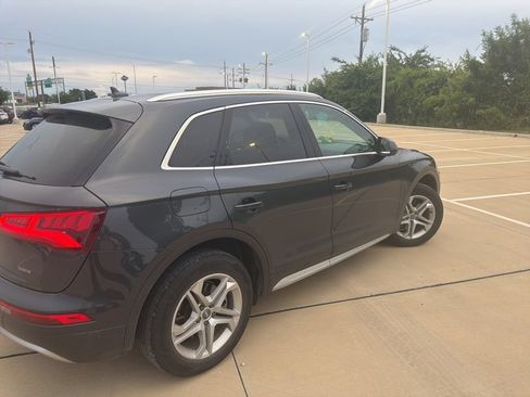 Used 2019 Audi Q5 2.0T Premium w/ Convenience Package AWD/4WD image 3