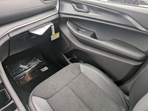 New 2025 Jeep Grand Cherokee Altitude image 15