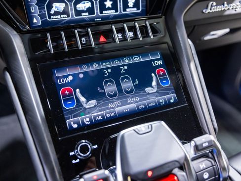 Used 2022 Lamborghini Urus image 43