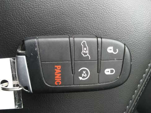 Used 2021 Jeep Grand Cherokee Limited AWD/4WD image 19