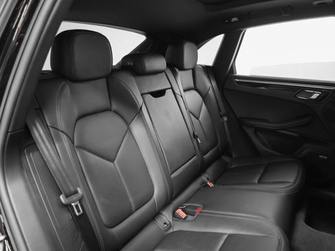 Certified 2021 Porsche Macan AWD/4WD image 22