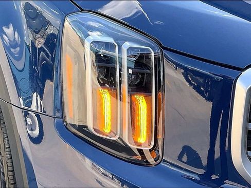 Used 2025 Kia Telluride S FWD image 28
