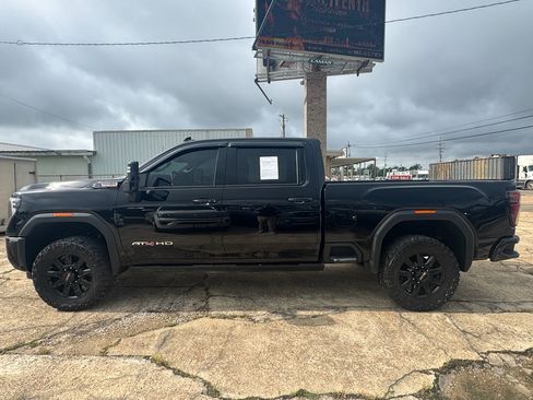 Used 2025 GMC Sierra 2500 AT4 w/ AT4 Preferred Package AWD/4WD image 2