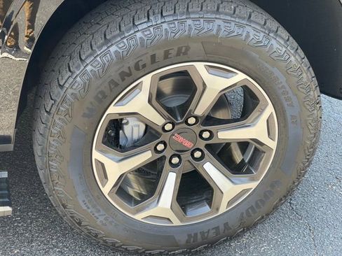 New 2026 GMC Yukon AT4 Ultimate w/ LPO, Floor Liner Package AWD/4WD image 30
